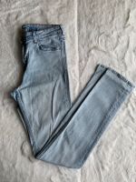 Hellblaue Skinny Regular Waist Jeans von H&M Gr. 32/32 Feldmoching-Hasenbergl - Feldmoching Vorschau