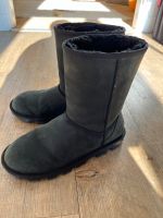 UGG Lammfellboots schwarz NEU 39 Düsseldorf - Friedrichstadt Vorschau