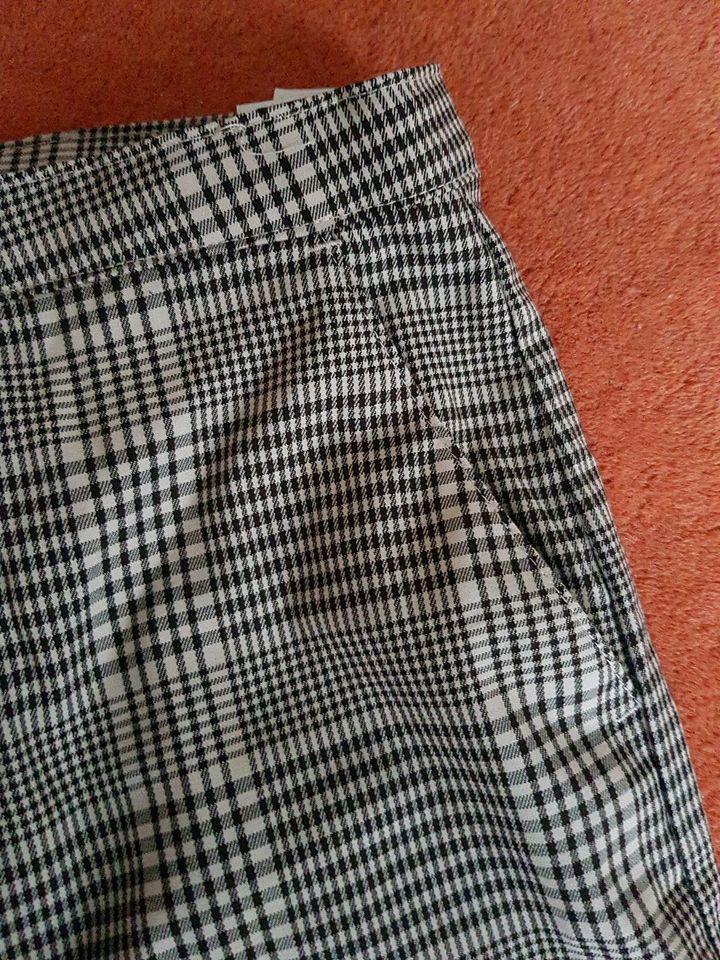 H&M Mädchen elegante Twillhose hellbeige Gr 146 NEU in Bernau