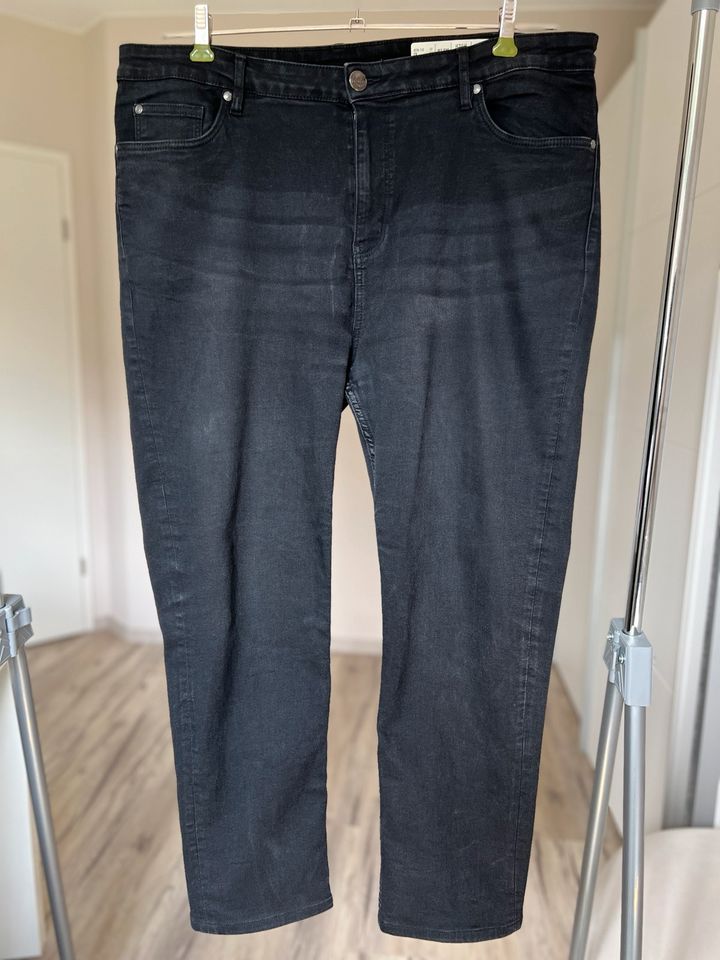 Esmara schwarz Jeans Damen Hose Baumwolle Gr. 52 in Helvesiek