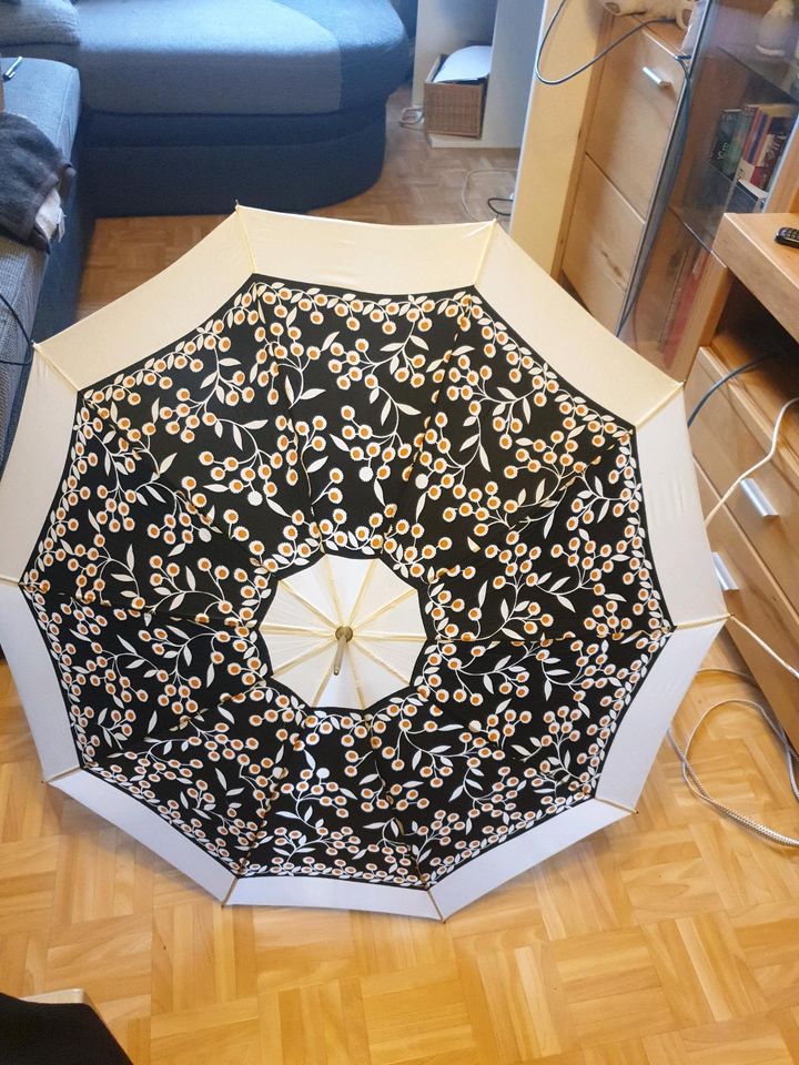 Alter Regenschirm in Freiburg im Breisgau