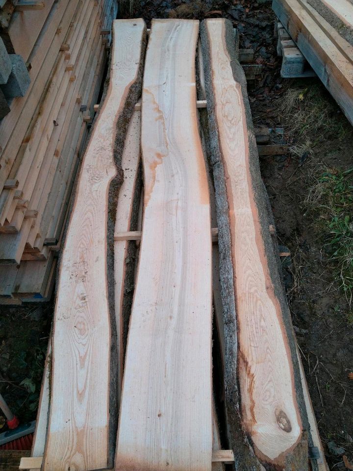 Esche Pfosten Bretter unbesäumt Holz Balken Kantholz Hartholz in Ranis