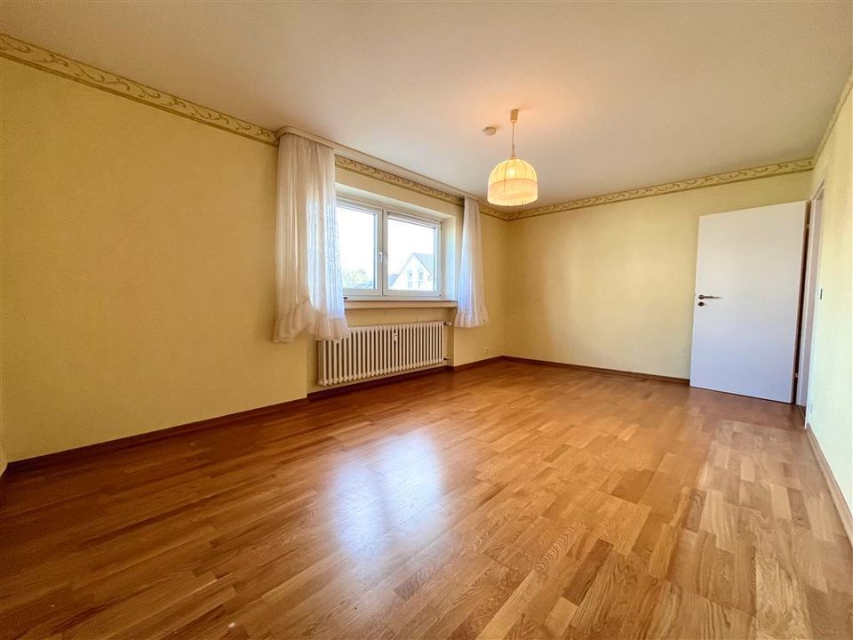 Lichtdurchflutete 2-Zimmer-Wohnung mit großzügigen Zimmern und großem Balkon in Solingen