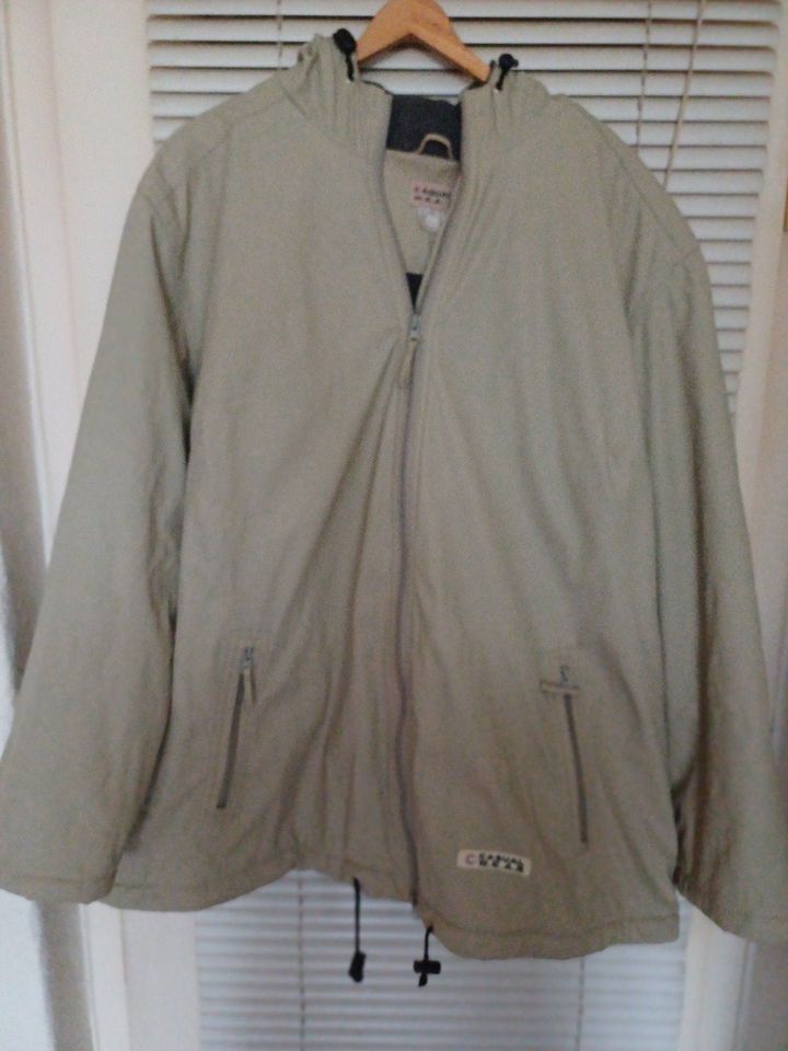 beige Regenjacke gefüttert Gr.50 in Magdeburg