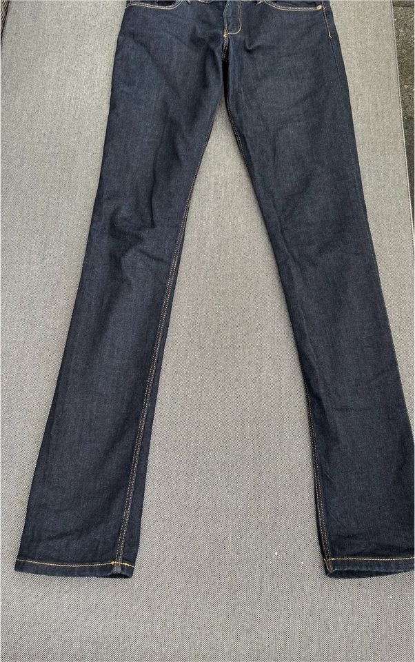 Neuwertige H&M Jeans Gr 170 dunkelblau in Bad Soden am Taunus