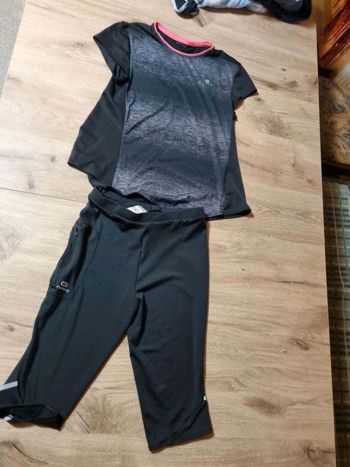 Kalenji dymos sporthose u oberteil gr.152 schwarz mädchen in Zeil