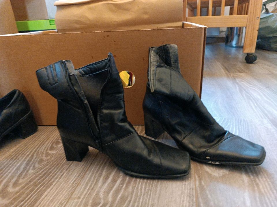 Schuhe Frauen 37 schwarz Stiefel in Weil der Stadt