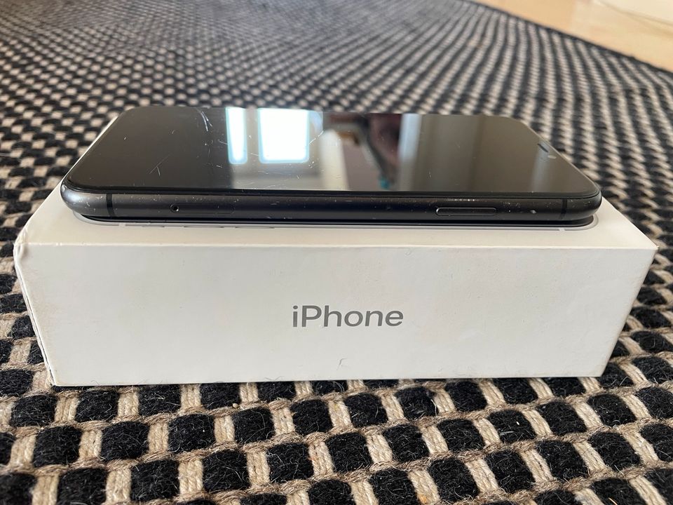 iPhone 11 * 128 GB*schwarz* voll funktionstüchtig * inkl. Hülle in Starnberg