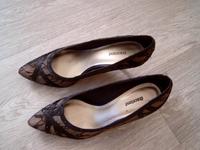 Pumps gold/schwarz Graceland Gr. 38 1 x getragen zu einer Hochzei Sachsen - Stauchitz Vorschau