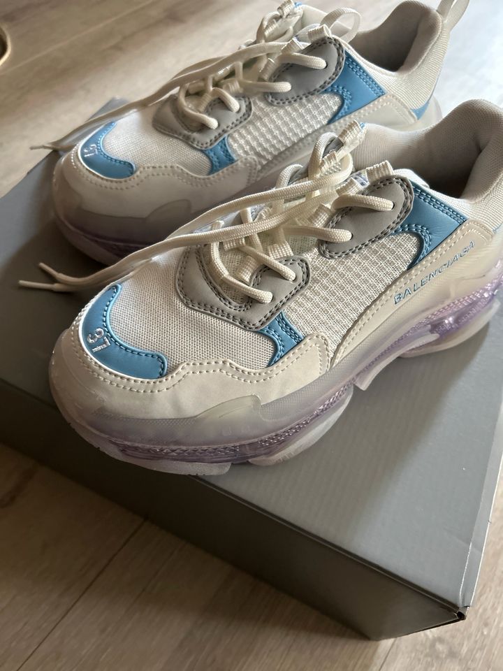 Balenciaga triple s sneaker  gr. 37 weiß Pastell töne in Düren