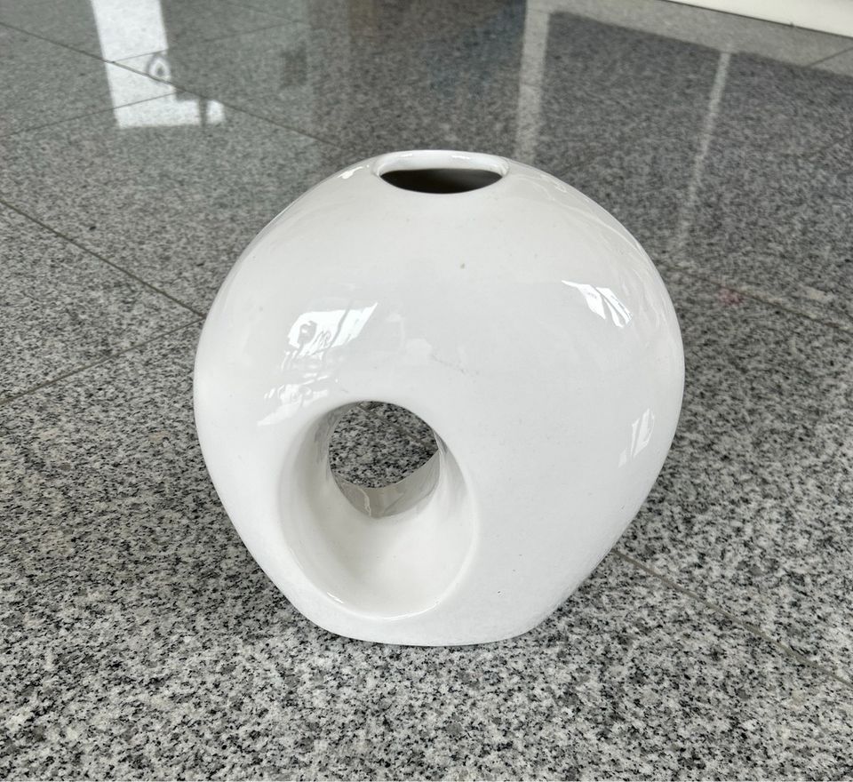 Dekorative Vase weiß in Erkelenz