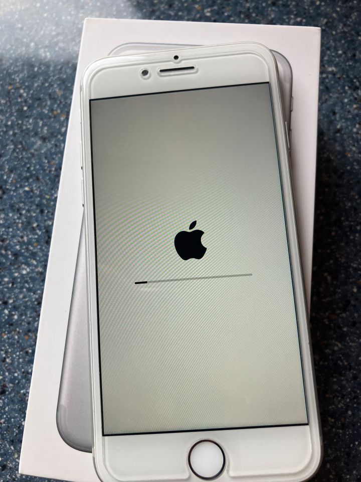 Apple iPhone 7 gebraucht mit OVP ohne Ladekabel, 32GB in Malterdingen