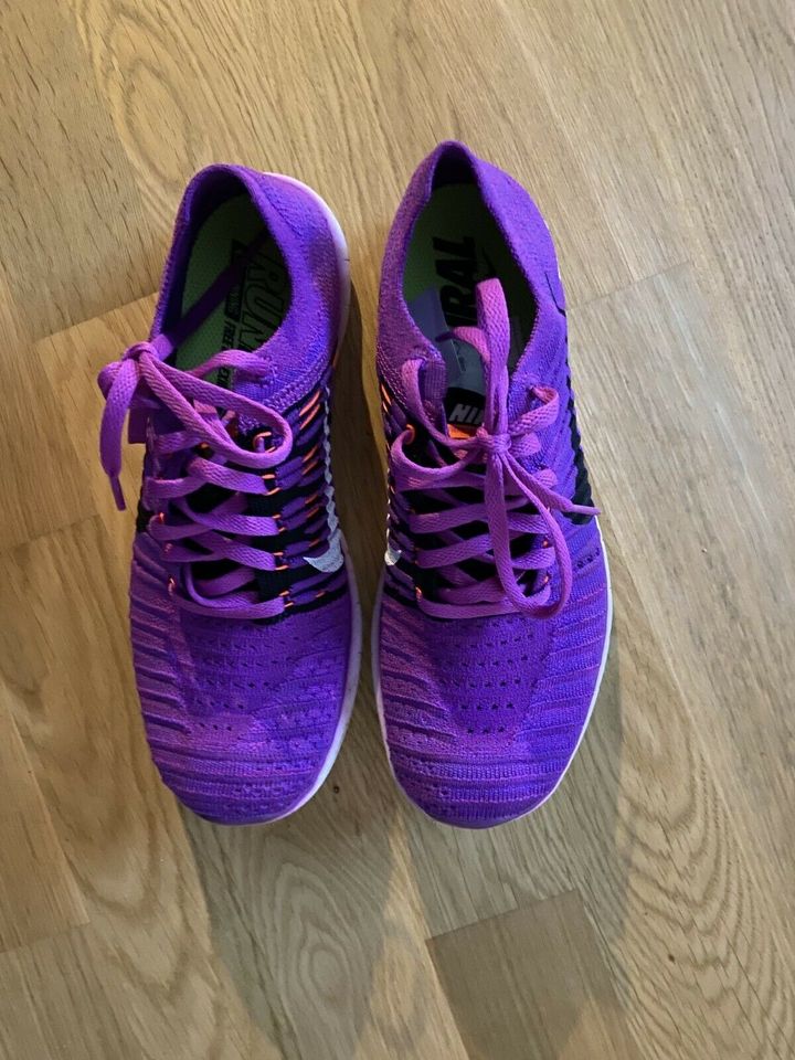 Nike Free Damenschuhe 38,5 lila in München