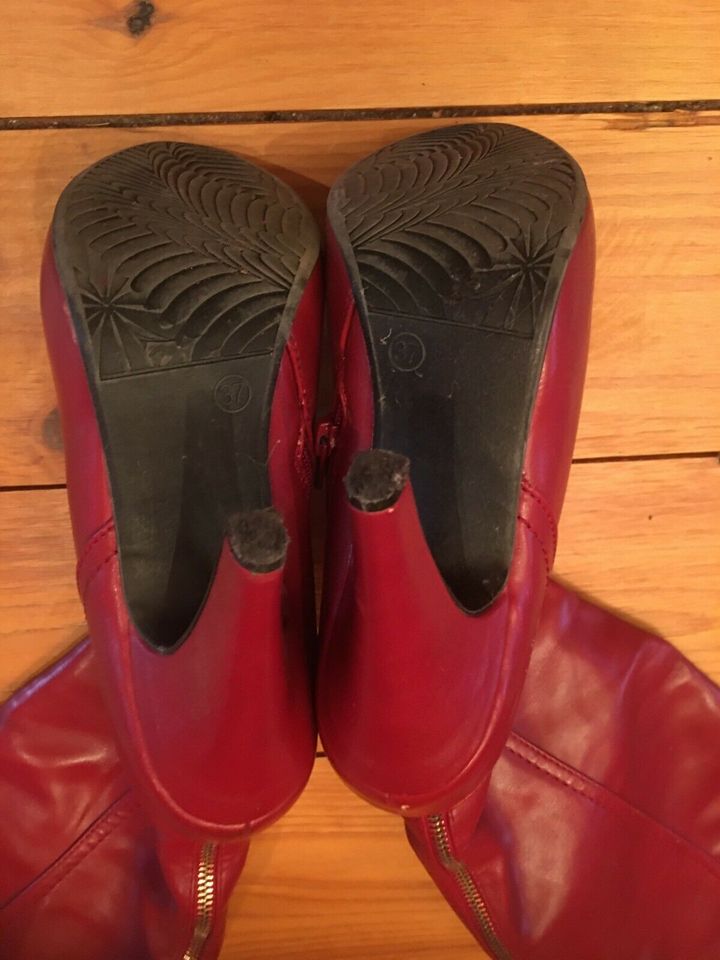 Stiefel rot wie neu in Rastow