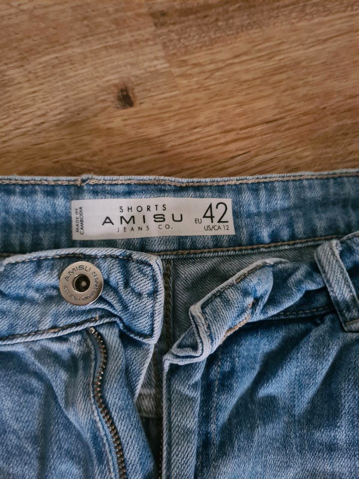 New yorker Amisu jeansshorts gr.42 in Berlin