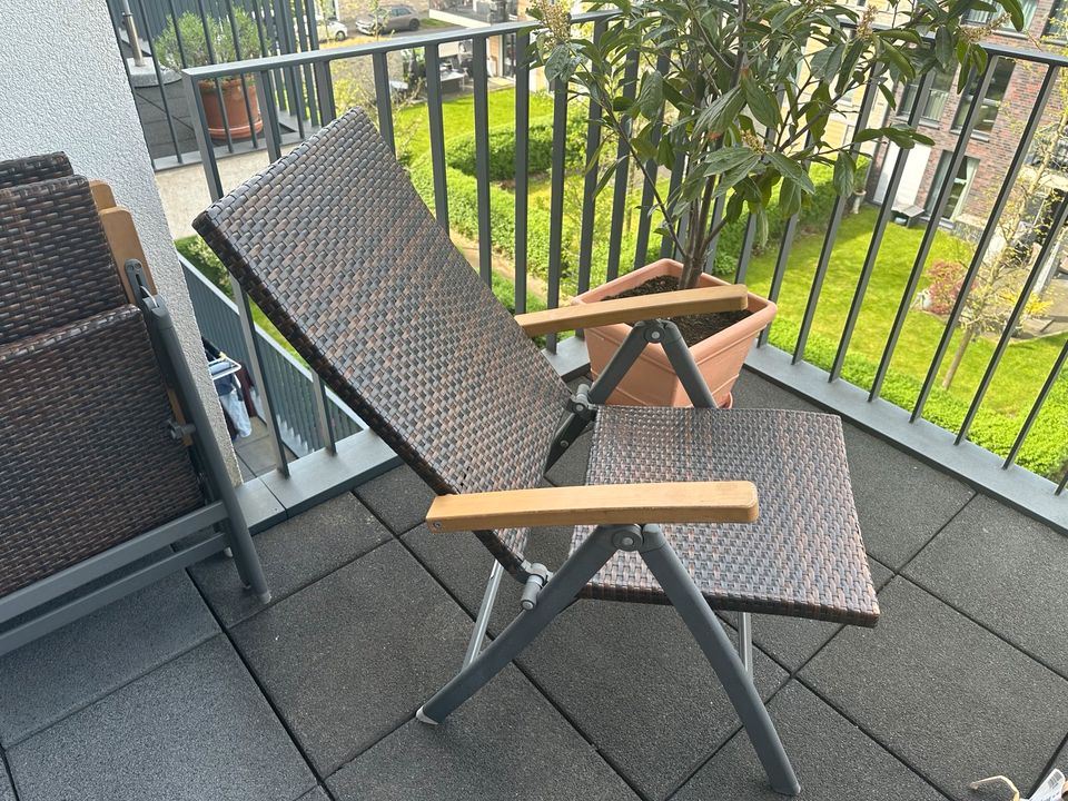 Balkon Terrasse Möbel Tisch und 4 Stühle Poly-Rattan in Düsseldorf
