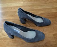 Graue Pumps von Saks Fifth Avenue, Wildleder, Größe 37 Frankfurt am Main - Sachsenhausen Vorschau