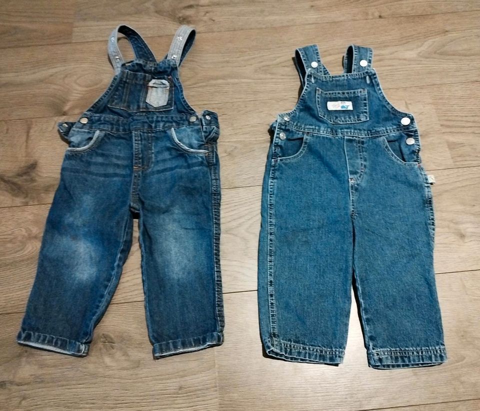 Jeans Latzhosen Gr. 80 mit kleinen Mängeln in Zetel