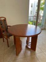 Verschenke gut erhaltenen Tisch mit 1Stuhl mit Armlehnen Berlin - Treptow Vorschau