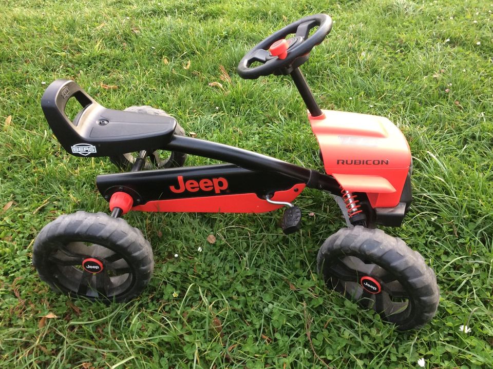 Jeep von Berg - Kettcar - Tretauto - top Zustand in Mücheln (Geiseltal)