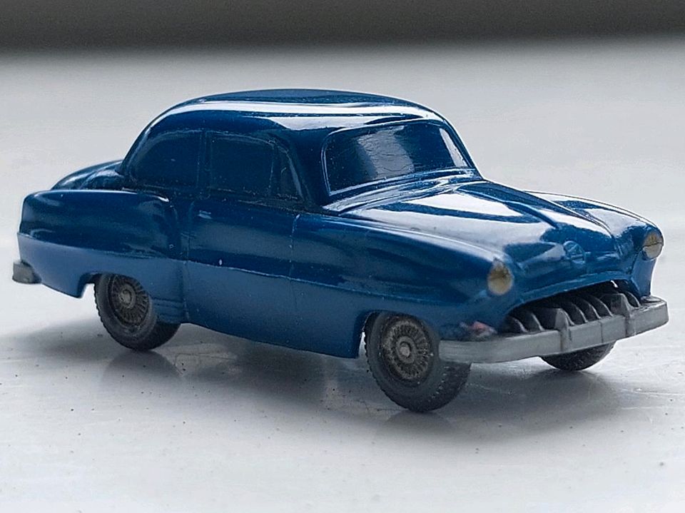 Wiking 1:87  Opel Olympia Rekord '53 unverglast in Berlin