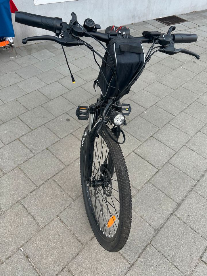 E-Bike Fahrrad Rad Neu in Kiel