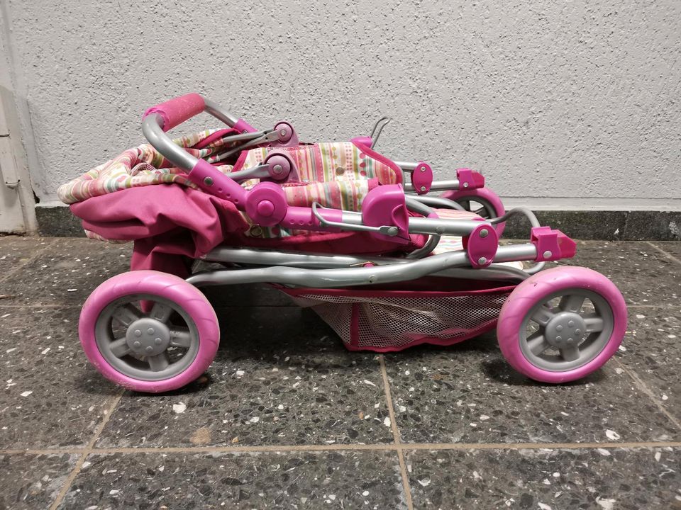 Spielzeug, Kinderwagen. in Duisburg