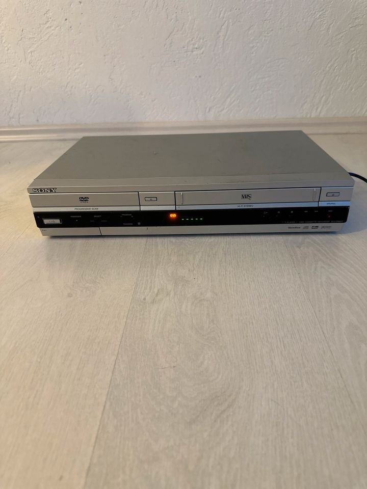 Sony SLV-D980P VHS DVD Player + Recorder inkl. Fernbedienung in Lenningen