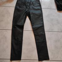 Schwarze glänzende Jeans in Gr. 40 Nordrhein-Westfalen - Kürten Vorschau