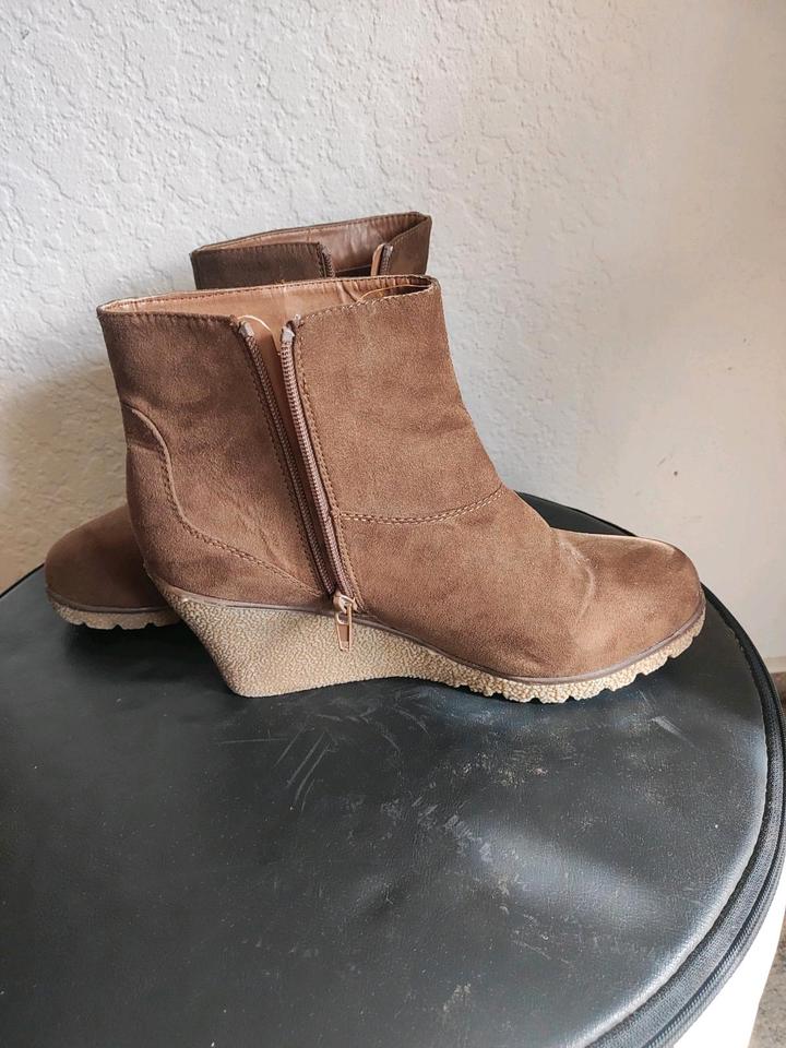 Stiefeletten Schuhe Damen Gr. 40 weiches Leder wie Wildleder in Winterlingen