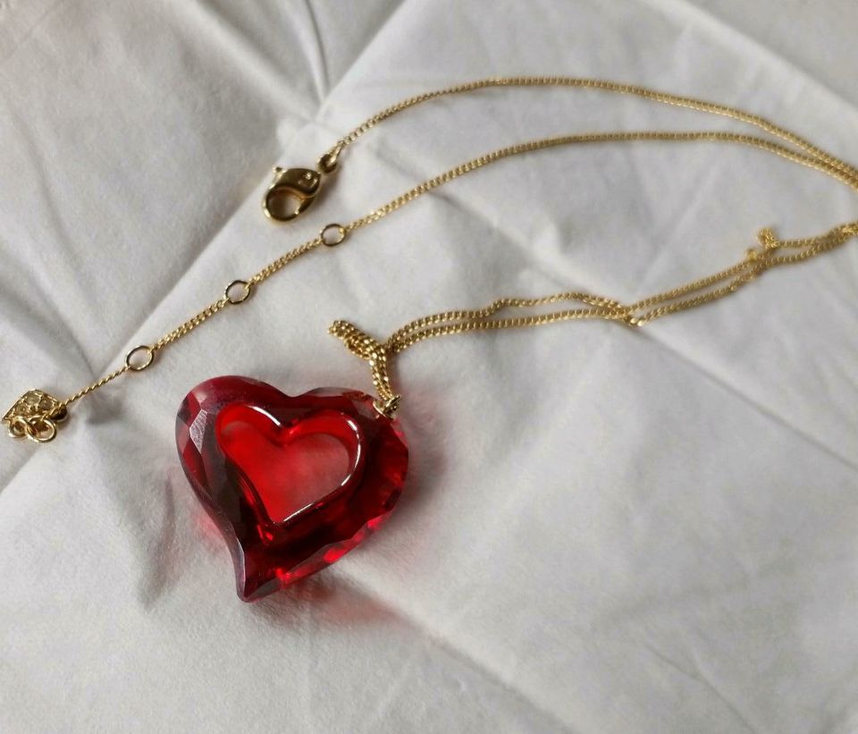 Swarovski Kette gold, rotes Herz ❤, 42,5 +5 cm Verlängerung in Berlin -  Neukölln | eBay Kleinanzeigen ist jetzt Kleinanzeigen