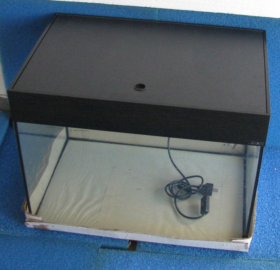 Aquarium 60x40x40 cm 96 Liter mit Abdeckung und Beleuchtung in Geroldsgrün