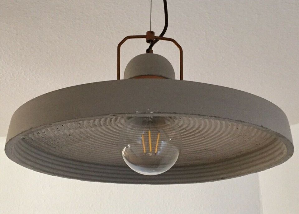 Charmant Lampe aus Beton 40cm Durchmesser - NÜR BIS 15.01.24!!! in Hamburg