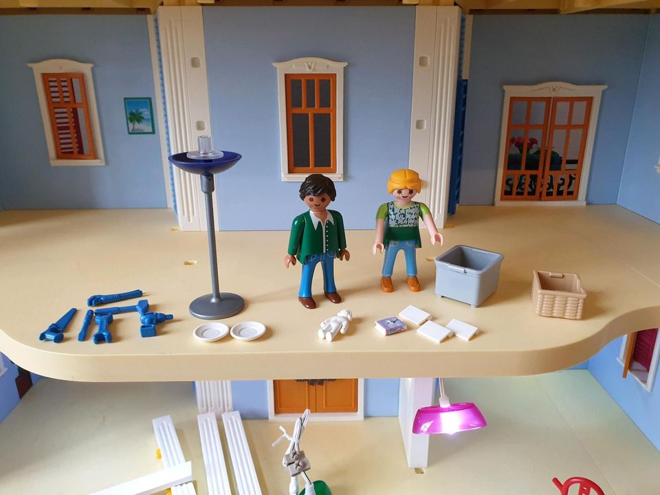 Playmobil Dollhouse+Zusatzetage+9 Sets+Beleuchtung+Fam Hauser in Zemmer
