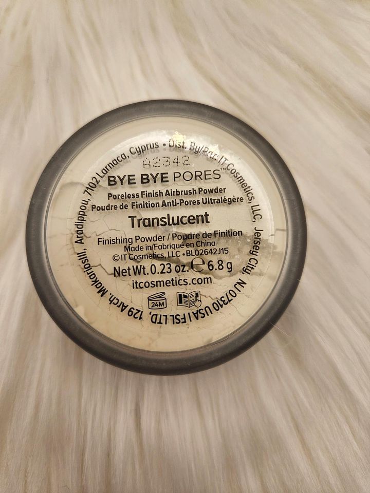 It cosmetics Bye Bye Loser Puder in Tranclucent in Herne