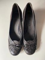 Damenschuh / Pumps dunkelbraun Größe 39 (s. Oliver)- neuwertig Leipzig - Leipzig, Zentrum-Nord Vorschau