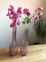 zwei Vasen in rosa inkl. Kunstblumen Schleswig-Holstein - Wilster Vorschau