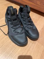 Sneakers Schwarz Basketball Schuhe Gr 40-41 Frankfurt am Main - Ostend Vorschau