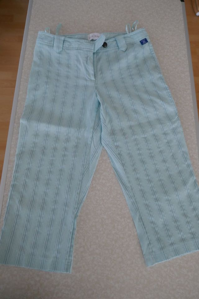 Bermuda Capri-Hose Shorts kurze Hose Gr. 40 hellblau TOP in Rottenacker