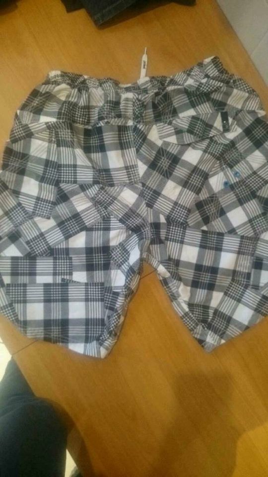 2 Bade-Short/Hosen protest XL,  Bluse Chips L in Dillingen (Donau)