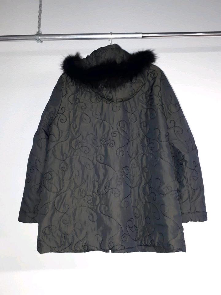 Winterjacke mit Kapuze von KIRSTEN/Größe 44/Jacke/Schwarz in Berlin