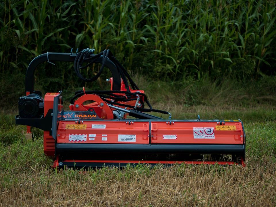 Böschungsmulcher 2,2m Schlegelmulcher Mulcher mit Sicherheit in Neuhardenberg