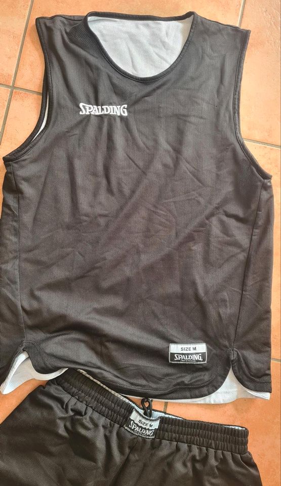 2-teiliges SPALDING Basketball Trikot plus Trainingstrikot Gr. M in Hanau