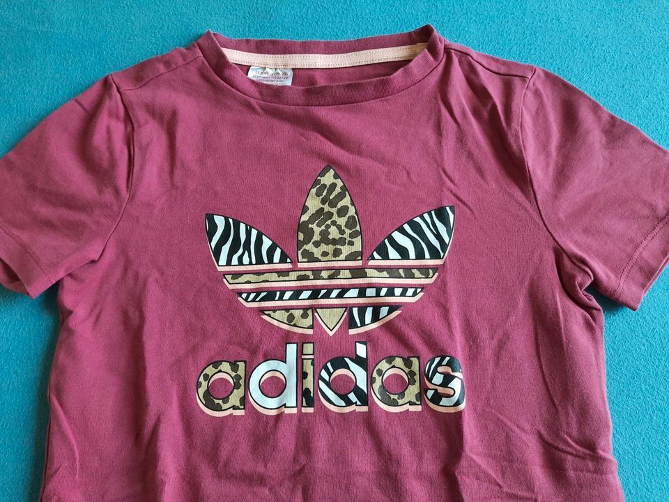 Adidas Longshirt für Mädchen Gr. 122/128 in Rerik
