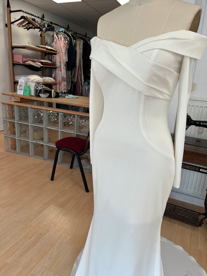 Brautkleid in ivory langarm/dropsholder , mermaid style in Hamburg