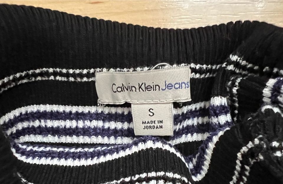 Pullover von Calvin Klein Jeans,Gr.S,Neuwertig,schwarz/gestreift in Sprockhövel