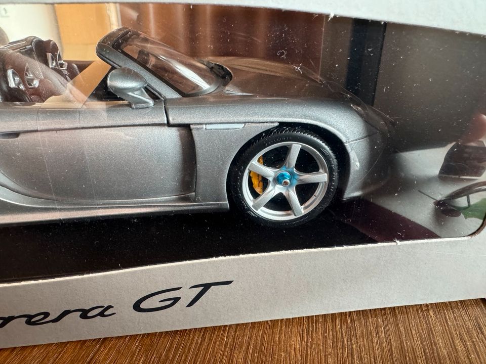 Porsche Carrera GT silber OVP Shop 1:18 in Fritzlar