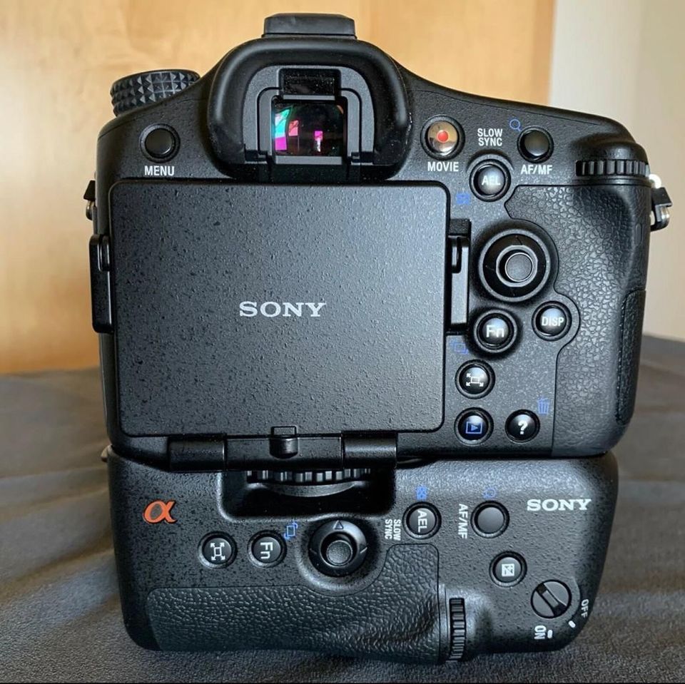 SONY A77 inkl. 2 Sigma Objekten und komplettem Zubehör in Koblenz