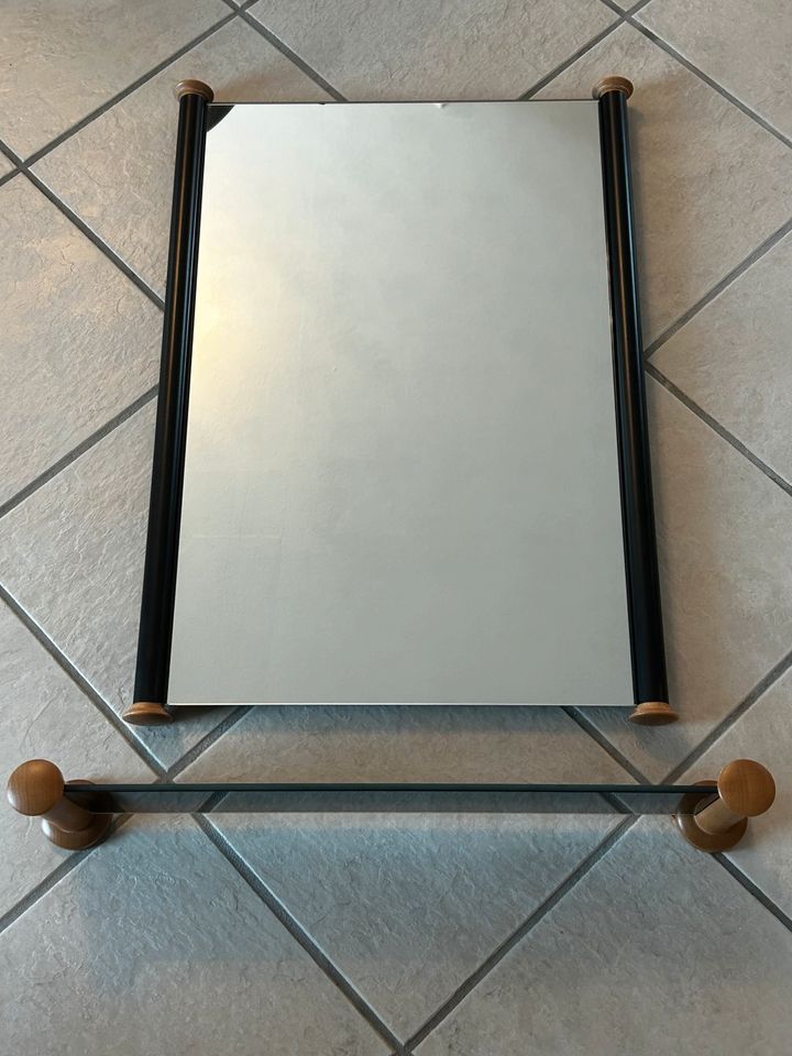 Badezimmerspiegel mit passender Ablagefläche in Rüthen