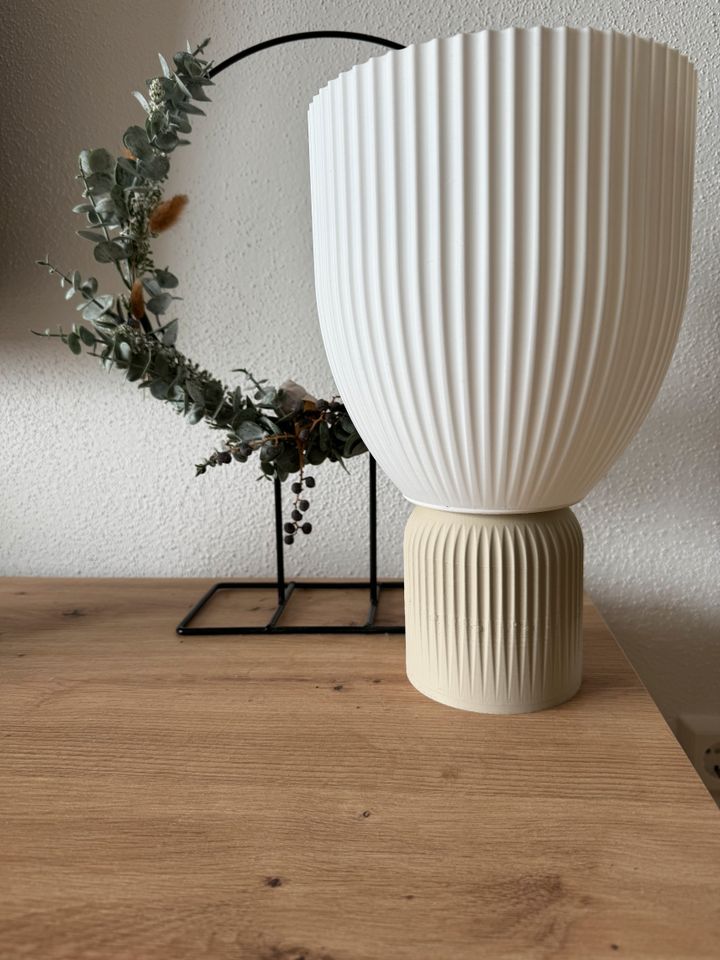 LED Lampe Lamp Weiß Khaki minimalistische moderne Lampe 3D in Donauwörth